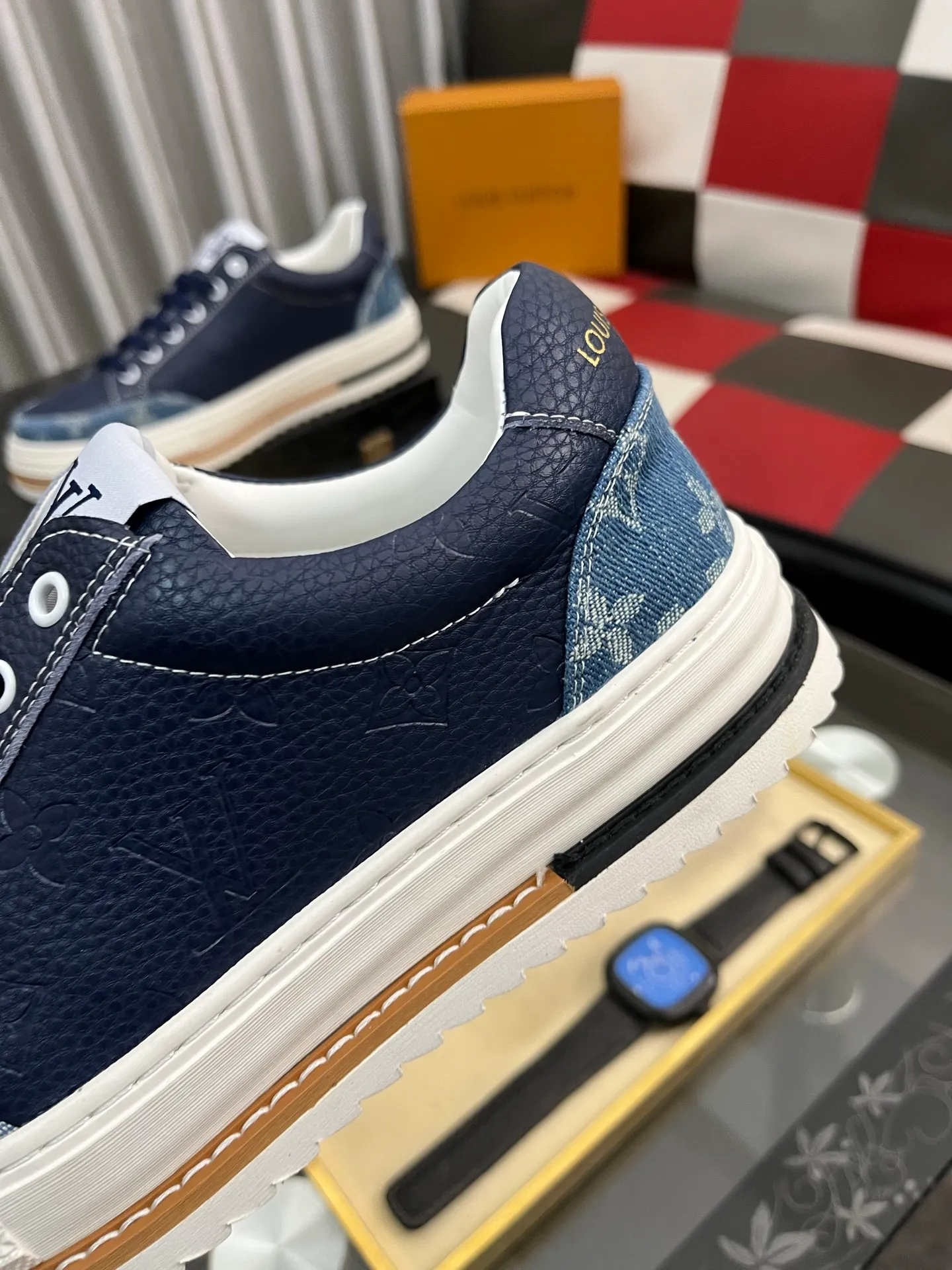 Men's shoes 💰400⌚️⌚️【LOUIS VUITTON】Same style as Louis Vuitton* official website 🚹Men's high-top casual shoes❤️Same style as popular celebrities ~ Best-selling at home and abroad Lv focuses on the checkerboard series...Imported first-layer cowhide with special fabrics➕Full sheepskin lining➕Brand-specific hollow outsole💎Number: 38-442️⃣Colors available